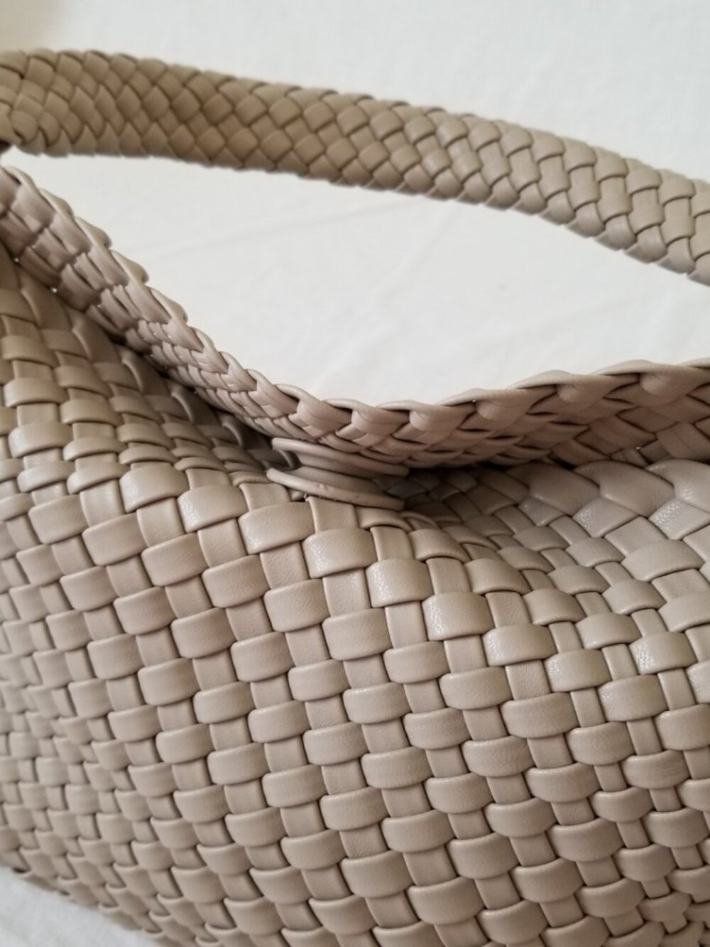 NWOT! Woven Faux Leather Purse Tote with Magnetic Closure & Basketweave Design - Picture 4 of 7